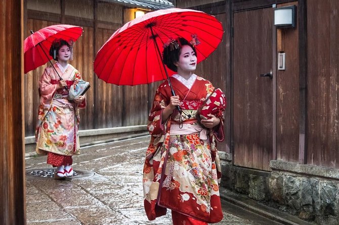 Kyoto Like a Local: Private & Personalized Experience (3 hrs) - Gion and Hanami-koji Street: geisha district etiquette done right