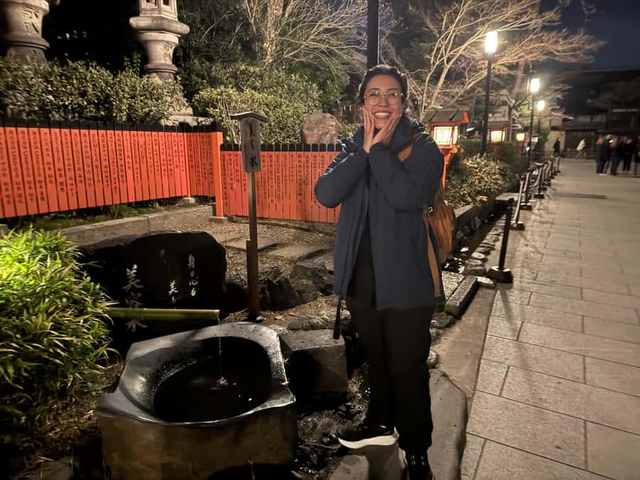 Kyoto Magic Night Walk: Gion & Fushimi Inari(Private Option) - Gion and Higashiyama at night: historic streets with breathing room