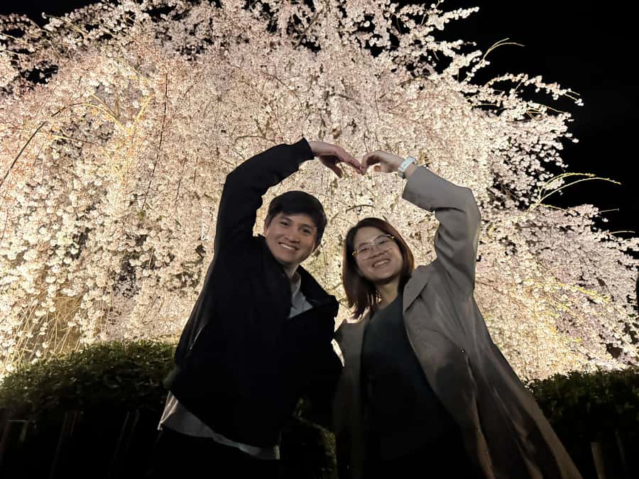 Kyoto Magic Night Walk: Gion & Fushimi Inari(Private Option) - The guide experience: local English, history plus real-life context, and photo help