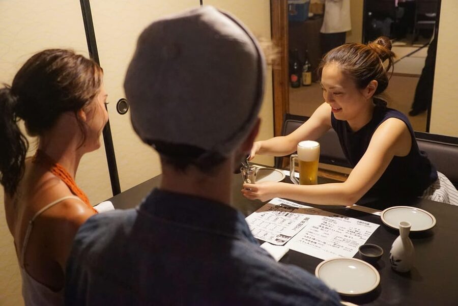 Kyoto: Maiko Dinner in Traditional Restaurant and Tour - First stop: Gion Shijo meeting point and what you should look for