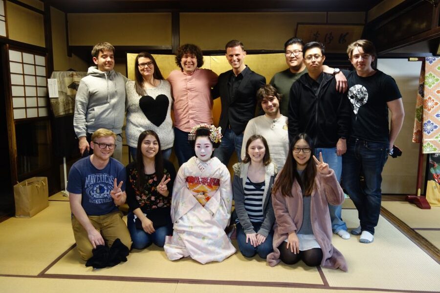 Kyoto: Maiko Happy Hour at a Historic Machiya - The maiko tea ceremony: Uji matcha, sweets, and calm pacing