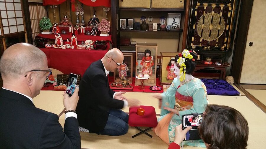 Kyoto: Maiko Happy Hour at a Historic Machiya - Practical tips for socks, timing, and comfort