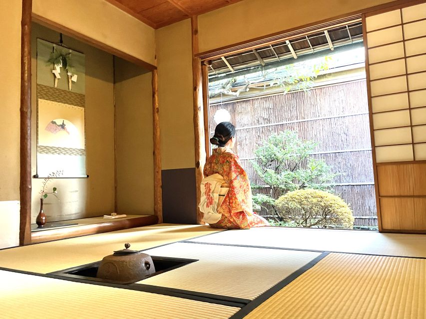 Kyoto: Maiko Happy Hour at a Historic Machiya - Entering Tondaya: a 140-year-old machiya you can feel
