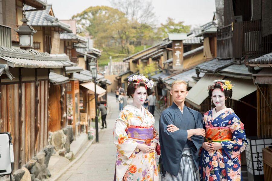 Kyoto: Maiko Makeover and Photoshoot Experience - Optional 30- or 60-Minute Strolling: When It Makes Sense