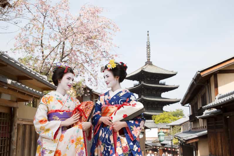 Kyoto : Maiko Makeover stroll and photo shoot experience - Picking Your Look: White Makeup, Eyelashes, Wig, and Kimono