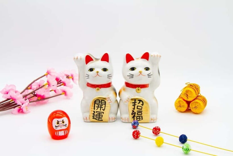 Kyoto: Make Your Own "Daruma" Craft & Painting Workshop - A Note on Shopping Inside the Workshop