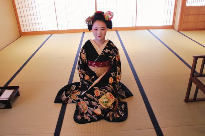 Kyoto: Meet the Geisha Maiko with Gion Walking Tour - Guides, Group Size, and Why This Often Feels Personal