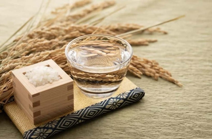 Kyoto: Newly Opened Sake Tasting - Sanjo Chasuian - First impressions: greeting in kimono and getting set up