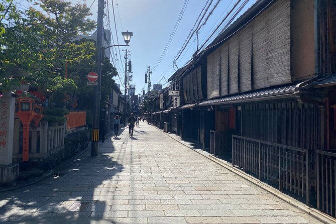 Kyoto Night Food Tour Explore Kiyamachi's Culinary Delights - Meeting at FamilyMart and turning 3 hours into a great food plan