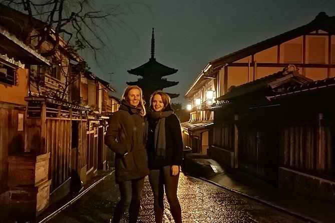 Kyoto night walk tour (Gion district) - Stop 1: Yasaka Shrine at Night for a Calm, Grounding Start