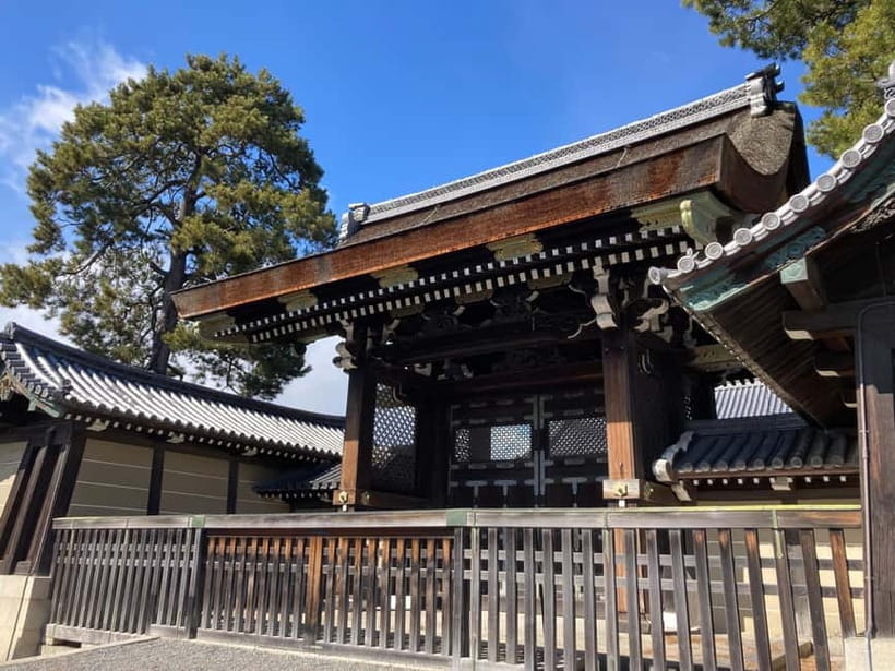 Kyoto: Nijo Castle and Kyoto Imperial Palace Guided Tour - Kyoto Imperial Palace gardens: where the seasonal beauty shows up
