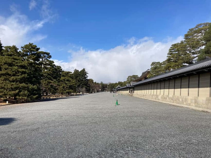 Kyoto: Nijo Castle and Kyoto Imperial Palace Guided Tour - The guide makes the difference: from Kayo to Goku