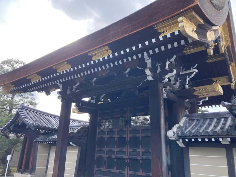 Kyoto: Nijo Castle and Kyoto Imperial Palace Guided Tour - Nijo Castle and Ninomaru Palace: power you can feel in the details
