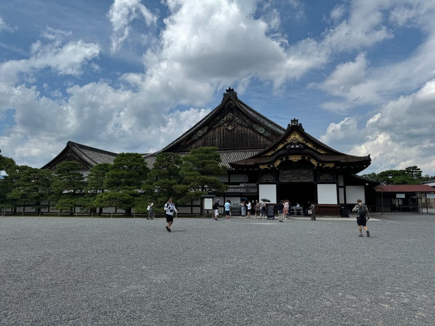 Kyoto: Nijo Castle & Gardens 2-Hour Guided Tour - Gardens and Historic Grounds: The Calm Reset Between Buildings