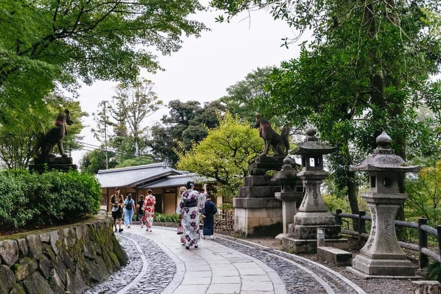 Kyoto: Nijo Castle, Kiyomizu & Fushimi Inari Guided Tour - Kiyomizu-dera: wooden stage views and time for your own lunch