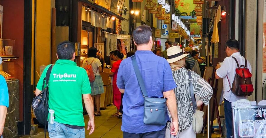 Kyoto: Nishiki Market and Depachika Food Tour with a Local - Daimaru Kyoto depachika: your basement shortcut to Kyoto flavors