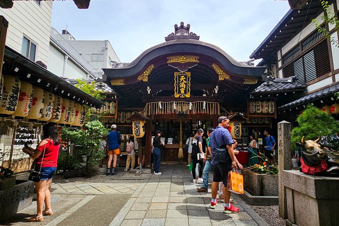 Kyoto Nishiki Market & Depachika: 2-hours Food Tour with a Local - Daimaru Kyoto Depachika stop: what you’re really gaining