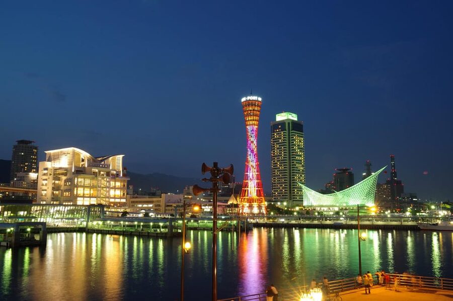 Kyoto/Osaka: Kobe & Himeji Journey Through Culture & History - Ikuta Jinja: A calm pocket inside the city