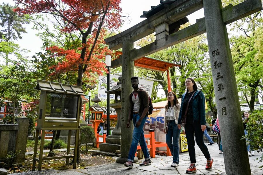 Kyoto: Private Customized Walking Tour with a Local Insider - A Typical Walk: Temples, Gion Streets, Gardens, and Market Time