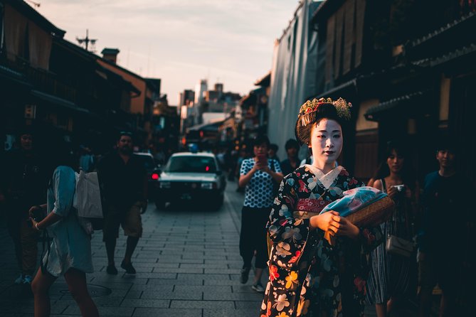 Kyoto Private Night Tour with a Local – Bars, Bites & Culture - Lantern Lanes in Gion: The Part You Shouldn’t Rush