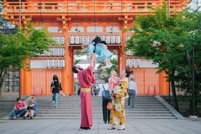 Kyoto Private Photoshoot Experience with a Professional Photographer - Stop 3: Fushimi Inari-taisha Shrine and its vermillion torii path