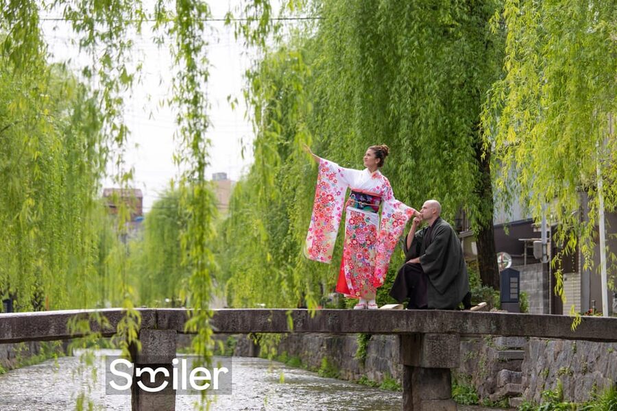 Kyoto: Private romantic photoshoot for couples - How the photographer builds your romantic photo walk