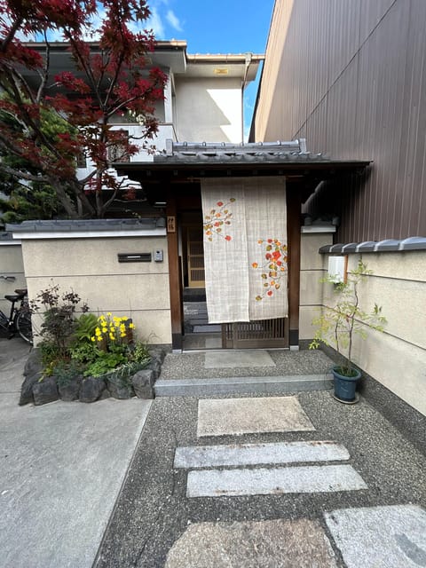 Kyoto: Private Tea Ceremony at local home with tea master - Getting the etiquette right: clothing, socks, and the no-fragrance rule