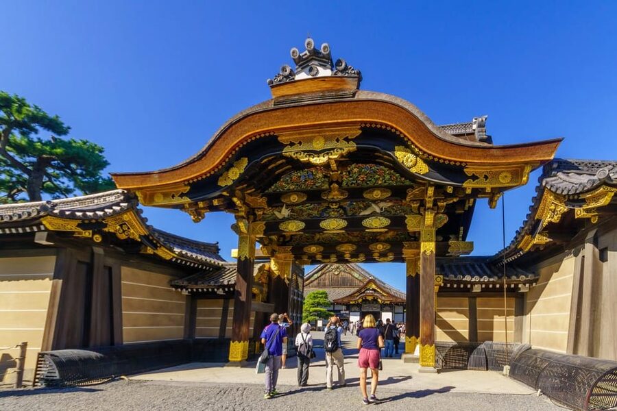 Kyoto: Private tour with Kyoto's licensed guide. Spanish - Photos, Temple Rules, and Rain or Shine Reality