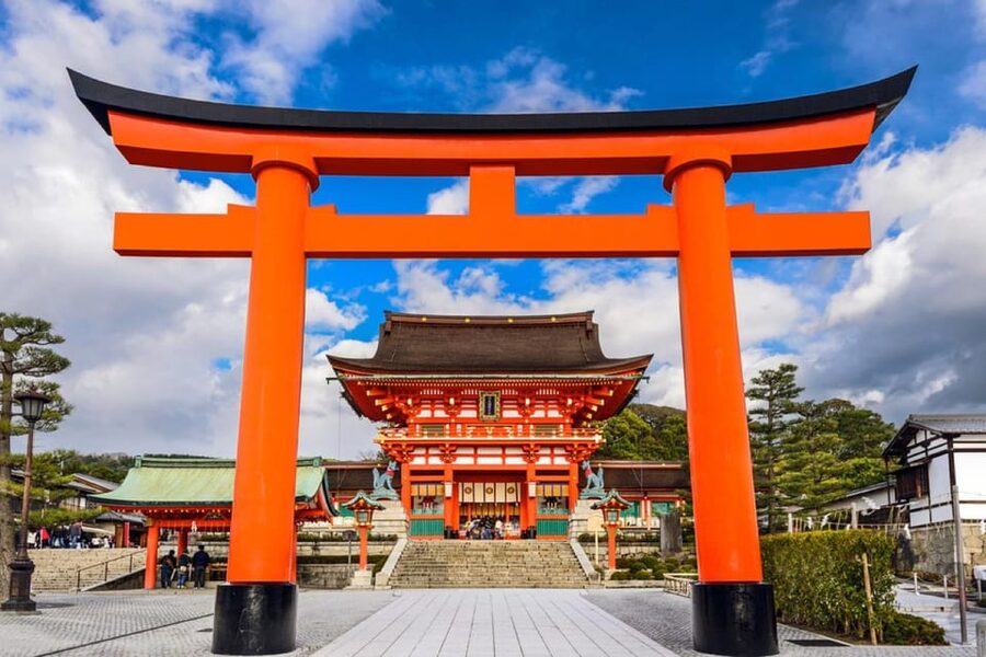 Kyoto: Private tour with Kyoto's licensed guide. Spanish - Kiyomizu-dera and the Sannenzaka Ninenzaka Streets: Two Experiences, One Flow