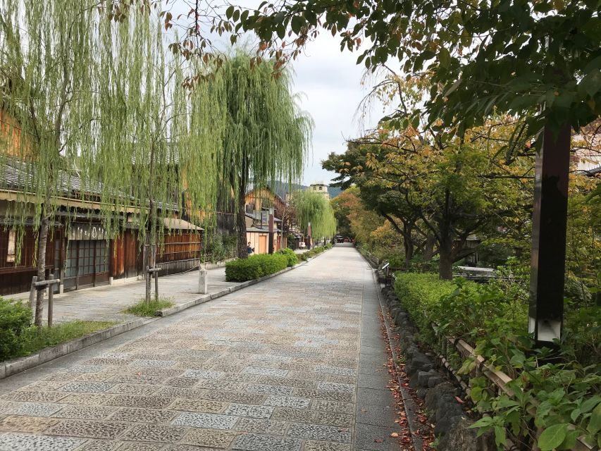 Kyoto: Private Walking Tour with Kiyomizu Temple & Gion - Ninenzaka and Sannenzaka: Where Kyoto Smells Like Snacks