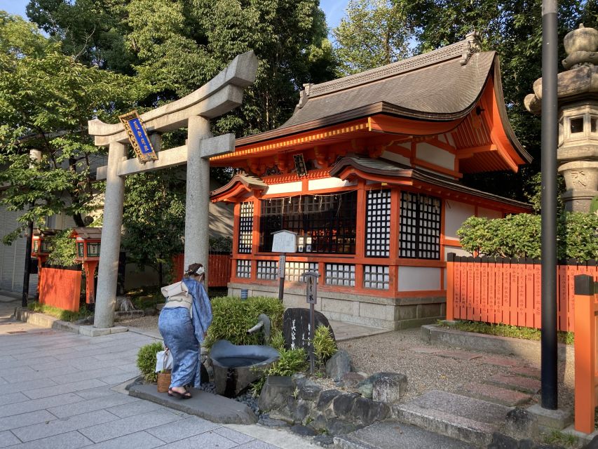 Kyoto: Private Walking Tour with Kiyomizu Temple & Gion - Nishiki Market: Food Tasting, Pickups, and Small Kyoto Shopping Wins
