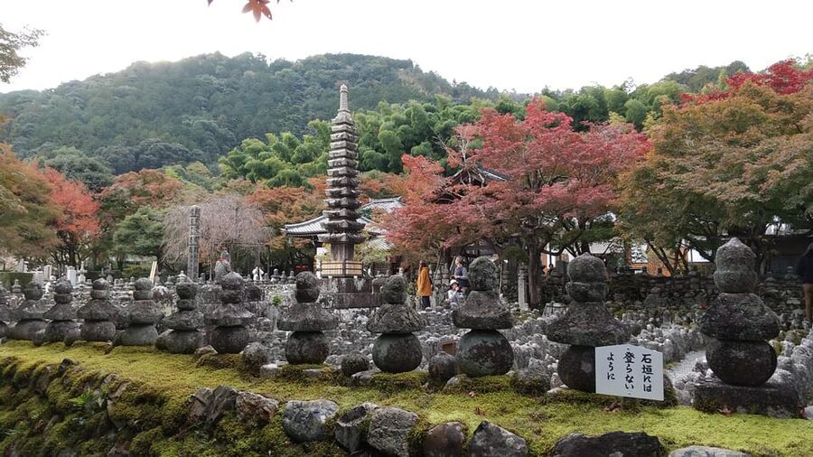 Kyoto:Quiet Arashiyama and Sagano Temples - Adashino Nenbutsuji: the heartless field and 8,000 stone Buddhas