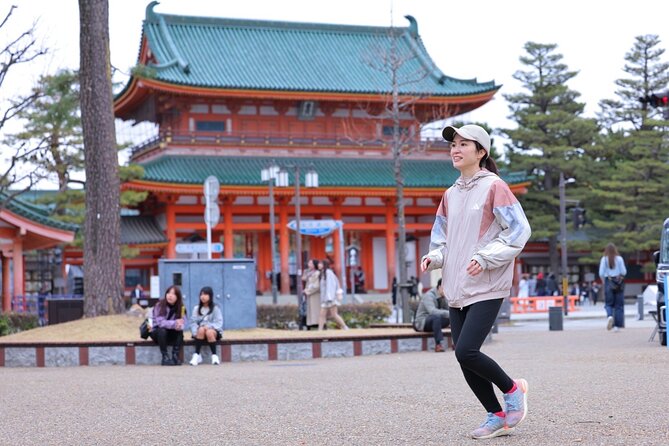 Kyoto Run & Walk Tour with Locals - Stop 5, Yasaka Shrine: A Street-Side Transition Toward Kyoto Characters