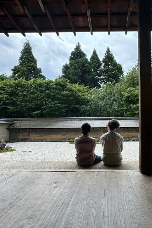 Kyoto: Ryōan-ji, Greatest Zen Garden Guided Tour in 90 Min. - Entering the temple grounds: the main viewing window and photo stop