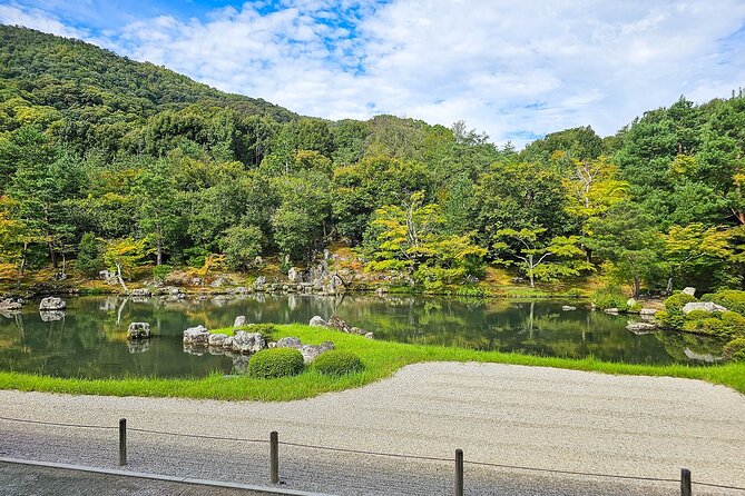 Kyoto's Arashiyama Bamboo Grove: 3-Hour Guided Tour - Getting there and what to expect on the walk
