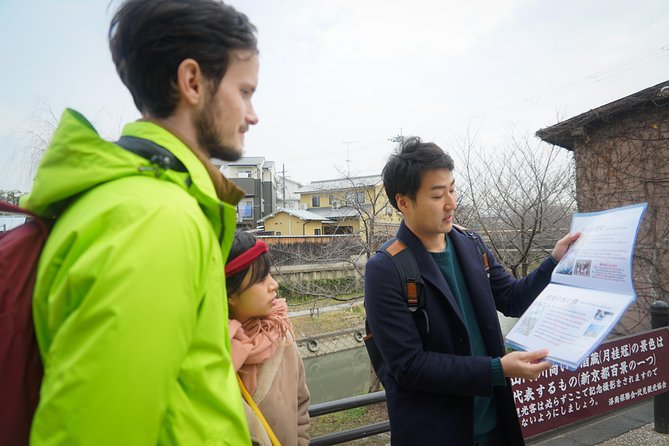 Kyoto Sake Brewery & Tasting Walking Tour - The tasting in a local bar: how to taste 18 styles without melting