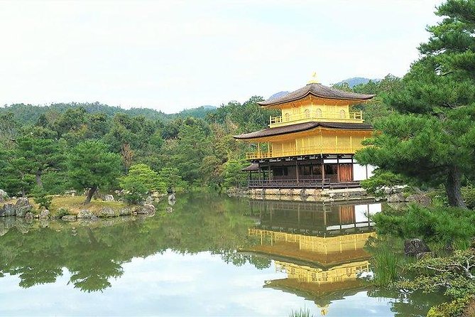 Kyoto Samurai and Geisha Town Private Walking Tour - Gion, the biggest geisha district, with time to notice the neighborhood