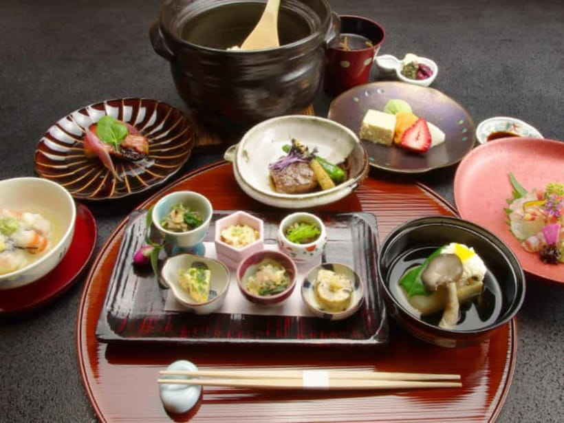 Kyoto:Seasonal Kaiseki Reservation at Hanasaki Nishiki - A Quiet Machiya Dinner Near Shijo-Karasuma