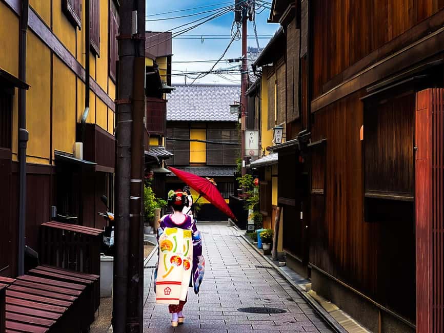 Kyoto: Secrets of Gion – Geisha Culture Walking Tour - Gion Still Feels Like a Living Neighborhood