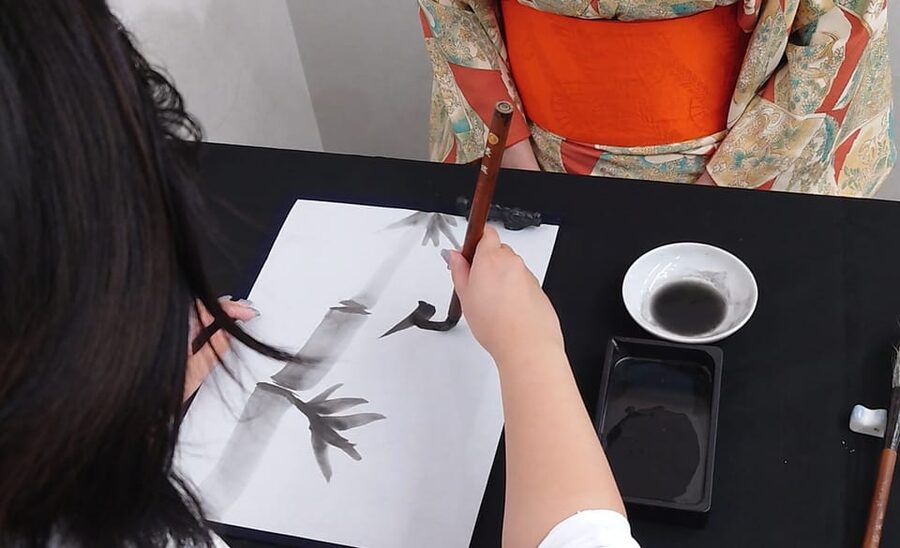 Kyoto: Sumi Ink and Brush Calligraphy Experience - Who this class suits best (and who should think twice)