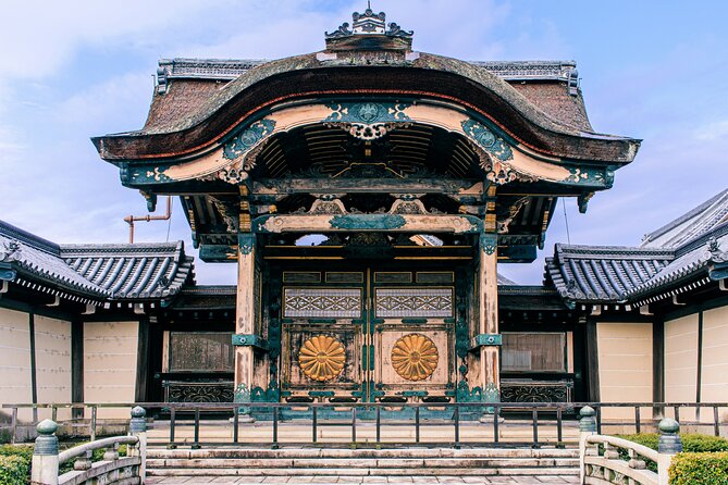 Kyoto TeamLab Biovortex & Kyoto Walking Tour - Nishi Honganji Amidadomon Gate: start with Kyoto’s grand entrance
