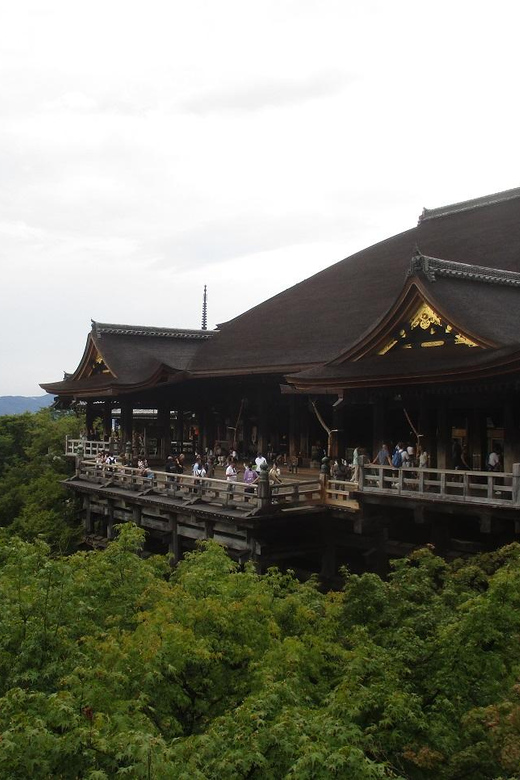 KYOTO: Tempio Kiyomizu Pagode Gion “Geisya” (Guida Italiana) - Passing Kyoto Minami-za and Ending in Pontocho: Your “Last Notes” of the Day