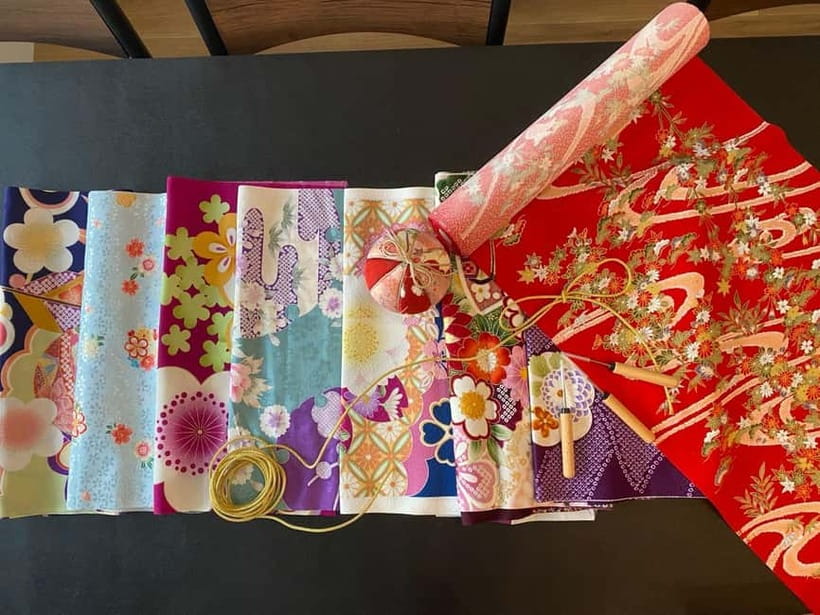 Kyoto: Traditional Kimono Fabric Handicrafts Workshop - Small Group Size and the Comfort Factor