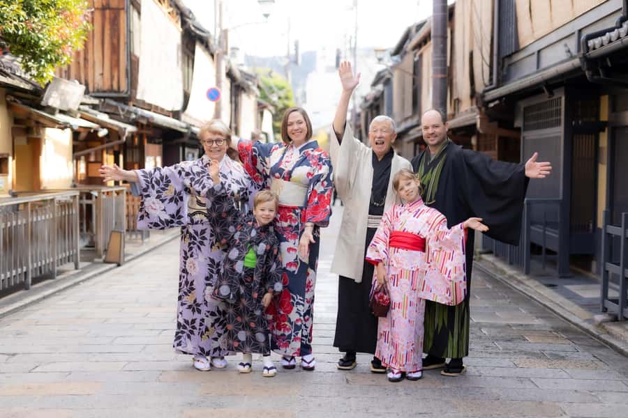 Kyoto: Traditional Kimono Rental - Gojo Station location and how it affects your Kyoto day