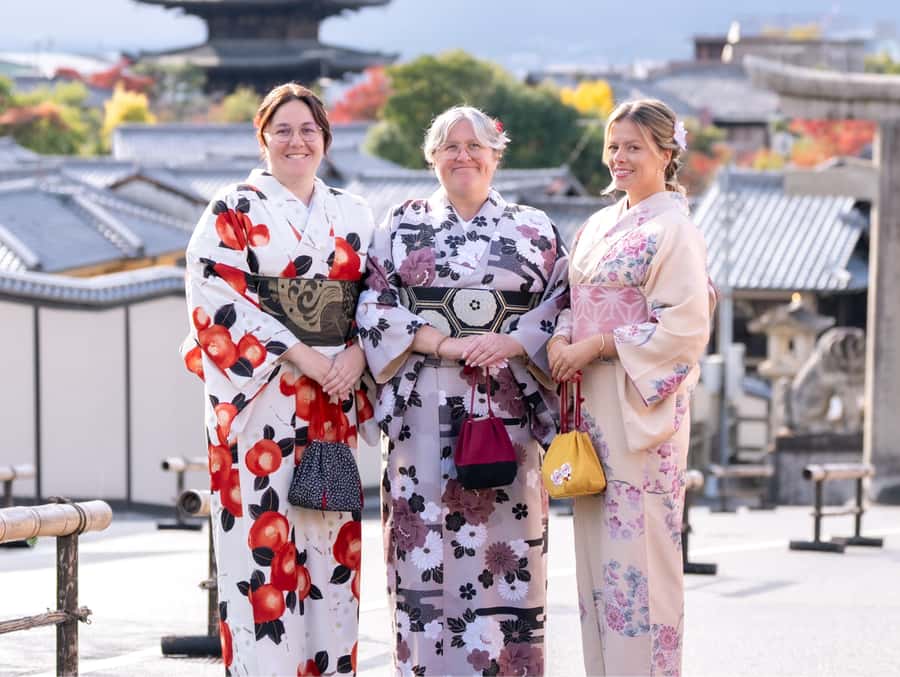 Kyoto: Traditional Kimono Rental - Professional photos, phone photos, and the rules inside