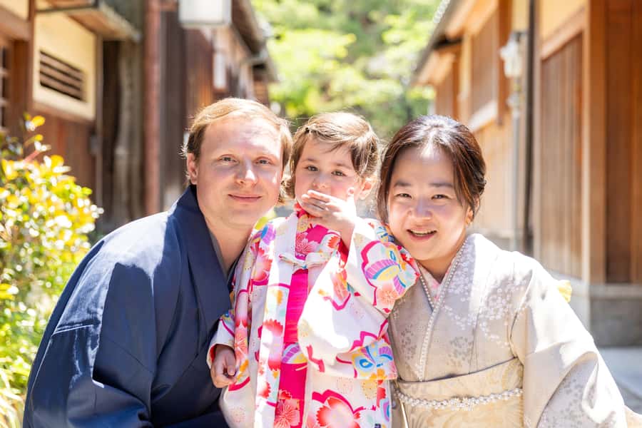 Kyoto: Traditional Kimono Rental - Choosing the kimono: classic elegance, modern looks, and the right fit