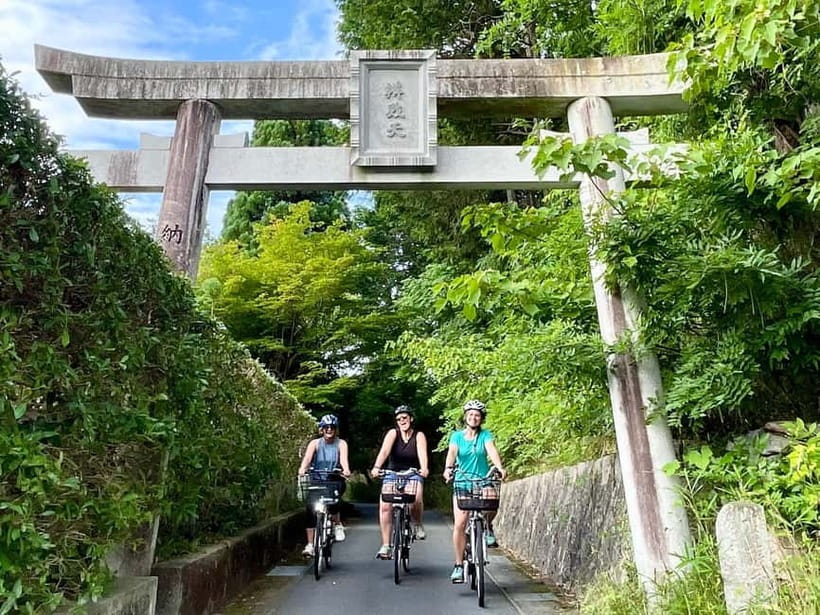 Kyoto : True Kyoto Avoid the crowds E-Bike Tour - Starting at Raku-chari Sanjo, Then Getting Comfortable Fast