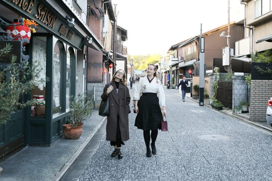 Kyoto: Try Nishijin Weaving in the Oldest Geisha District - The guide factor, warm, clear, and patient