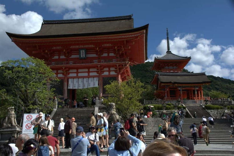 Kyoto: Walking tour Kiyomizu, Geisha District with a Local - Who should book this Kiyomizu and Gion tour