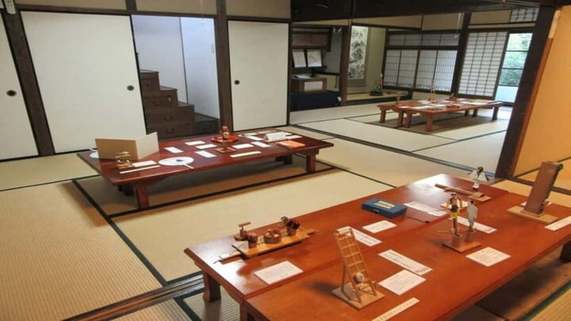 Nara attractive tour with local guide (4hours) - Practicalities: Shoes, Cash, and What to Bring